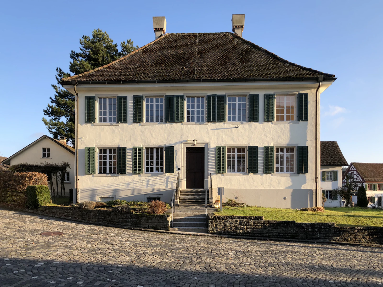 Maison de maître à volets verts